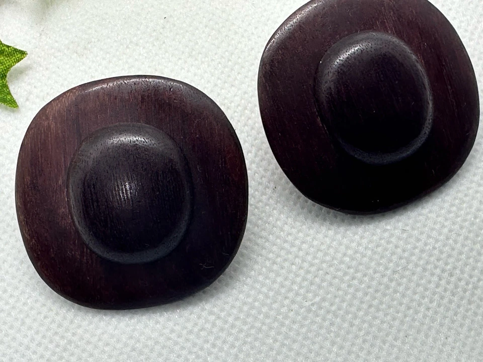 Pendientes de clip únicos vintage de madera roja Foto 2 de 4