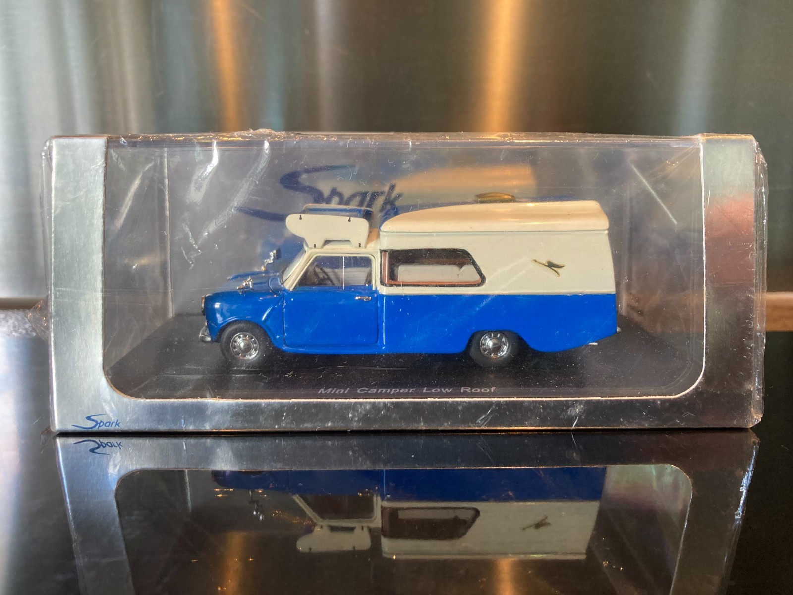 Mini Camper Low Roof 1/43 Spark S1517 en résine haute finition