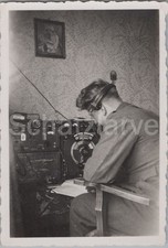 Foto, Wk2, Blick auf einen Funker (MJ-123)