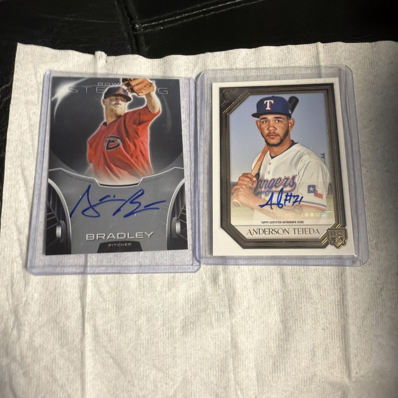 Six Card rookie lot with Bradley andTejada autographs.+ Justice,Guerrero+ more