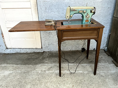 universal Vintage Sewing Machine And Table 666 zig zag precision deluxe