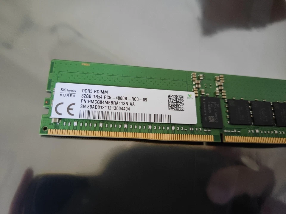 RAM DDR5 Hynix 32 GB 1Rx4 PC5-4800 HMCG84MEBRA113N Foto 1 de 2