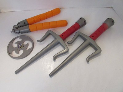 2012 PLAYMATES TOYS TEENAGE MUTANT NINJA TURTLES TOYS NUNCHUCKS KNIVES DISC L1 | eBay