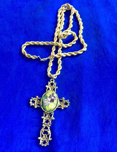 Authentic Vtg 14 KT Gold Plated Enamel Porcelain Violets Catholic Cross Pendant Necklace