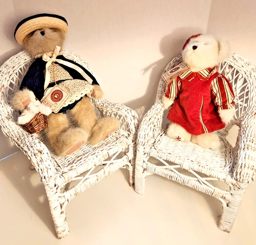 Boyds Bears Aunt Mable w/Snowy, Annie B. Falsworth & 2 White Wicker Chairs