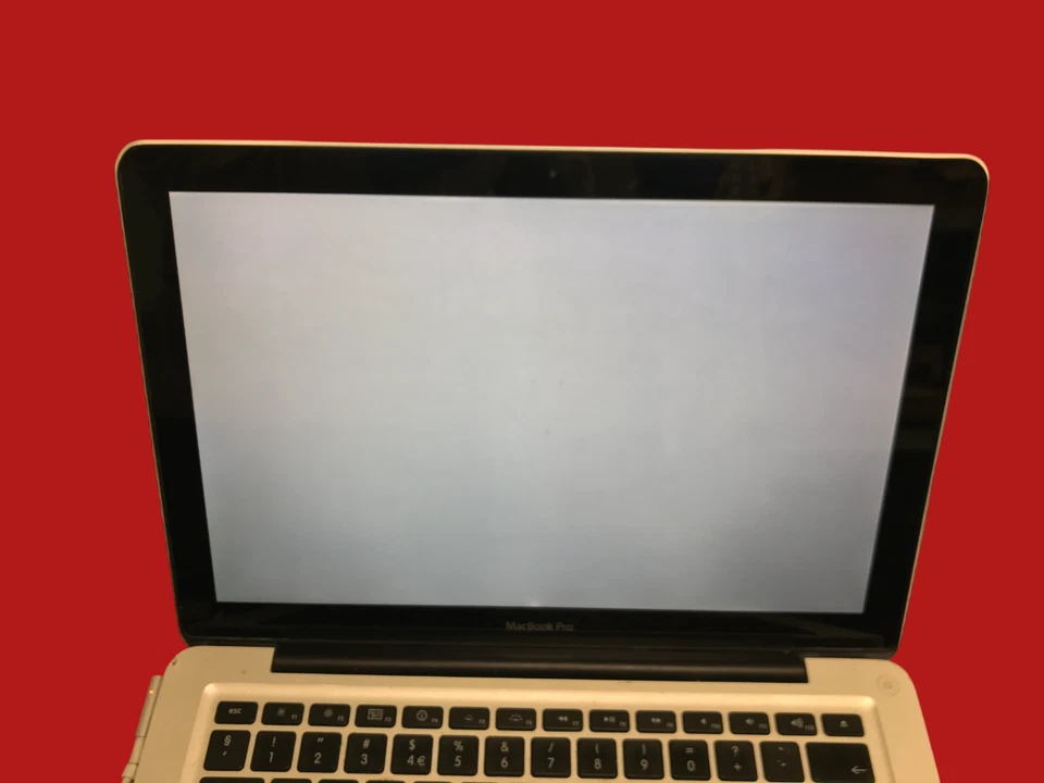 Apple MacBook Pro A1278 13"" mediados de 2009, P8700, 4 GB de RAM, sin disco duro, defectuoso Foto 2 de 4