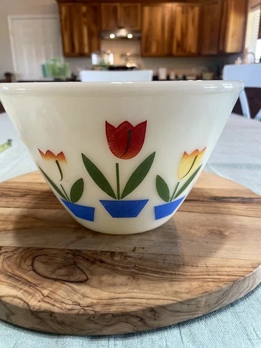 Vintage Fire King Anchor Hocking Tulip Mixing Bowl, 81/2 Diameter, EUC