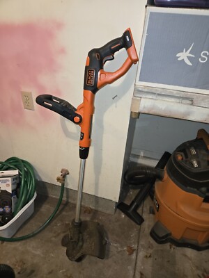 BLACK+DECKER LST140C 40V MAX Lithium String Trimmer