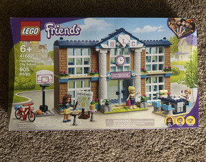 LEGO Friends Heartlake City School 41682 605 pcs Ages 6+ Boxed Retired Set