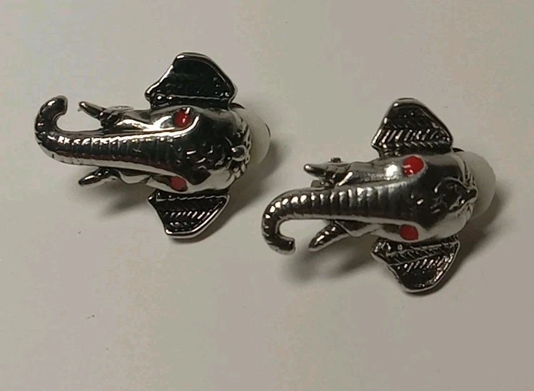 Pendientes de clip elefante tono plata Foto 2 de 4