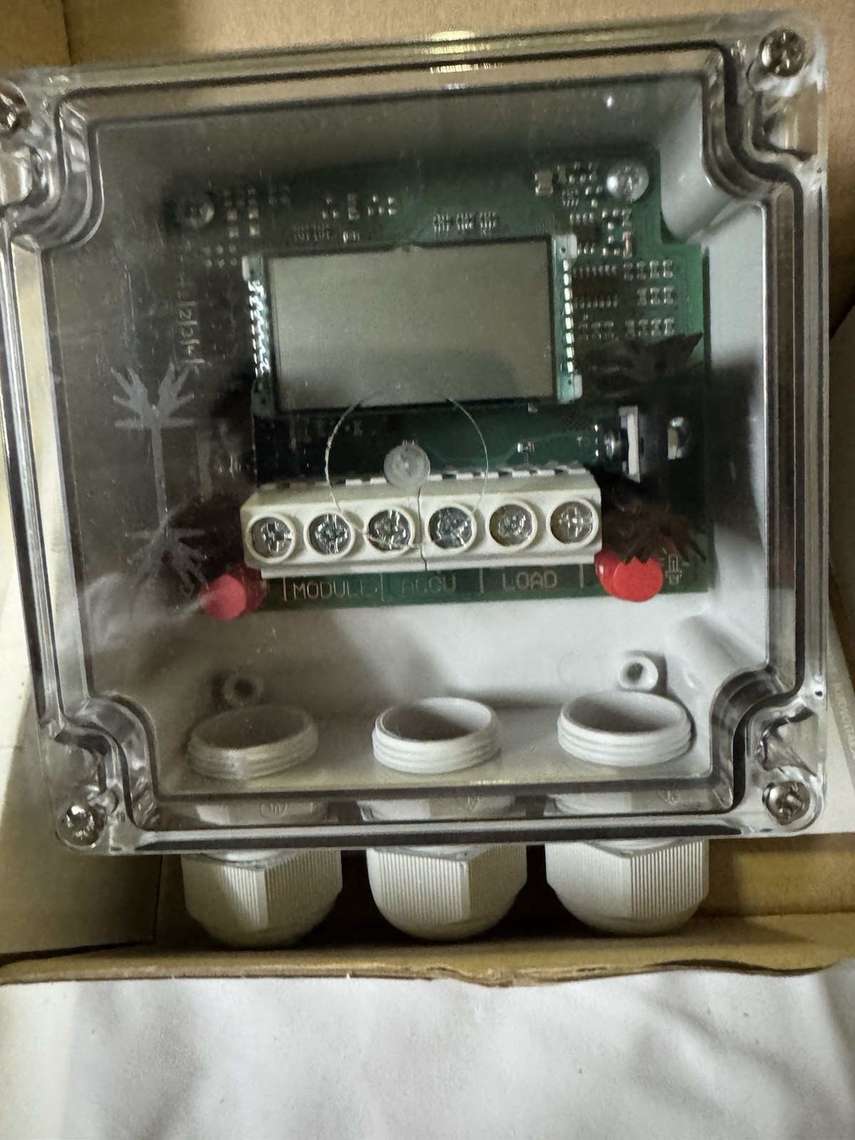 Régulateur de charge solaire Steca PR2020-IP idéal pour l'autonomie électrique en van