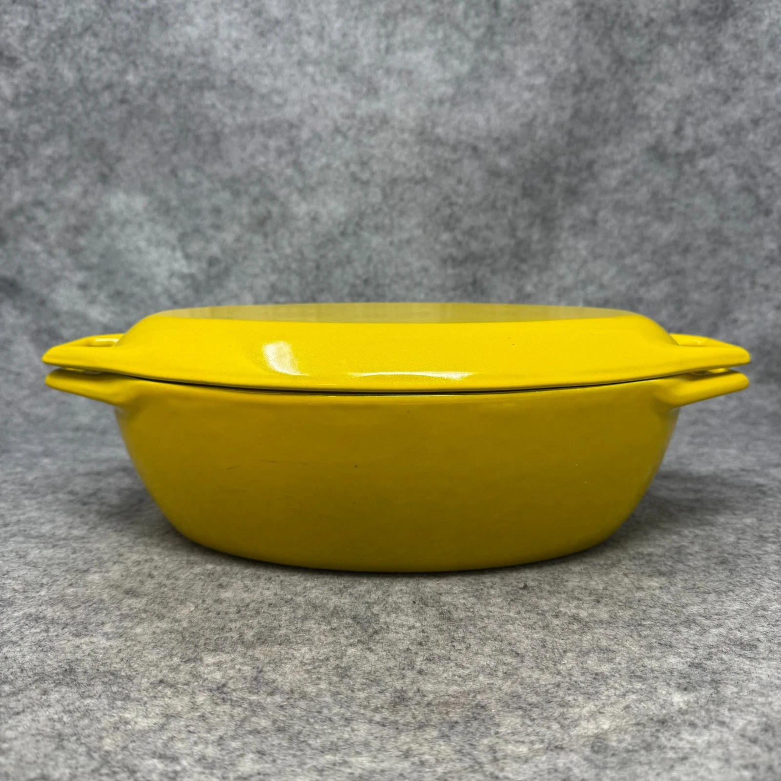 VTG Copco DENMARK Enamel Cast Iron Dutch Oven Casserole Oval 2 qt W/ LID Yellow
Opens in a new windo