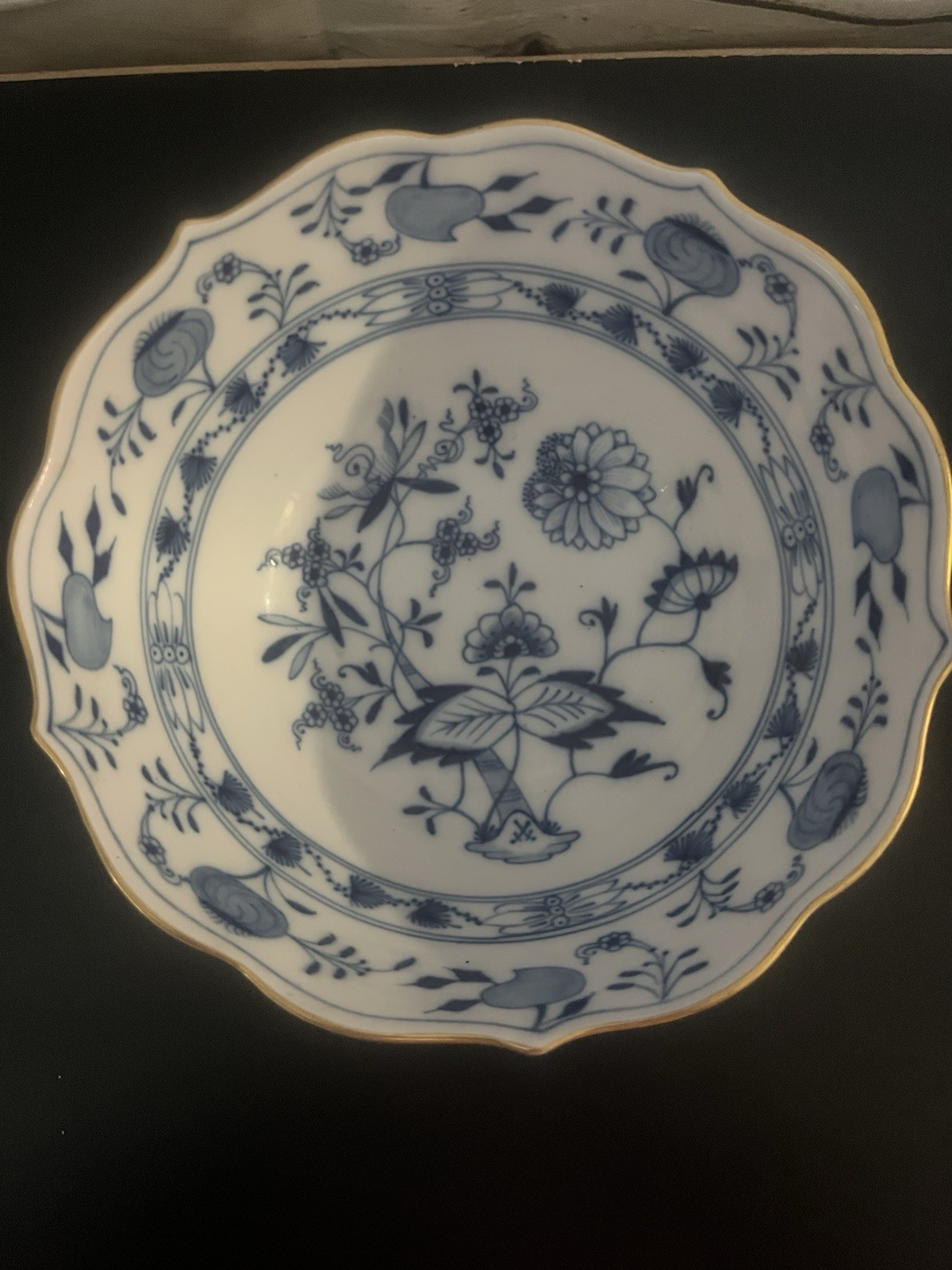 Antique Meissen Blue Onion bowl in hand-painted porcelain With Gold Rim