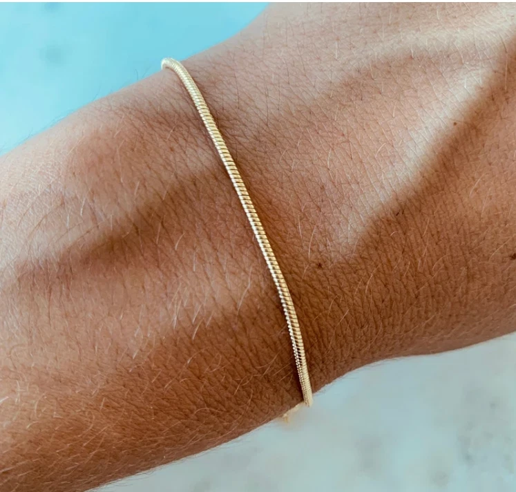 Pulseira de prata folheada a ouro amarelo 14K feminina corrente cubana de aço inoxidável - Imagem 2 de 4