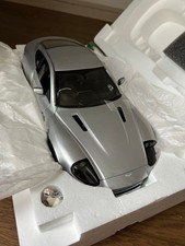 KYOSHO ASTON MARTIN V12 VANQUISH 007 Silver  1/12 scale
