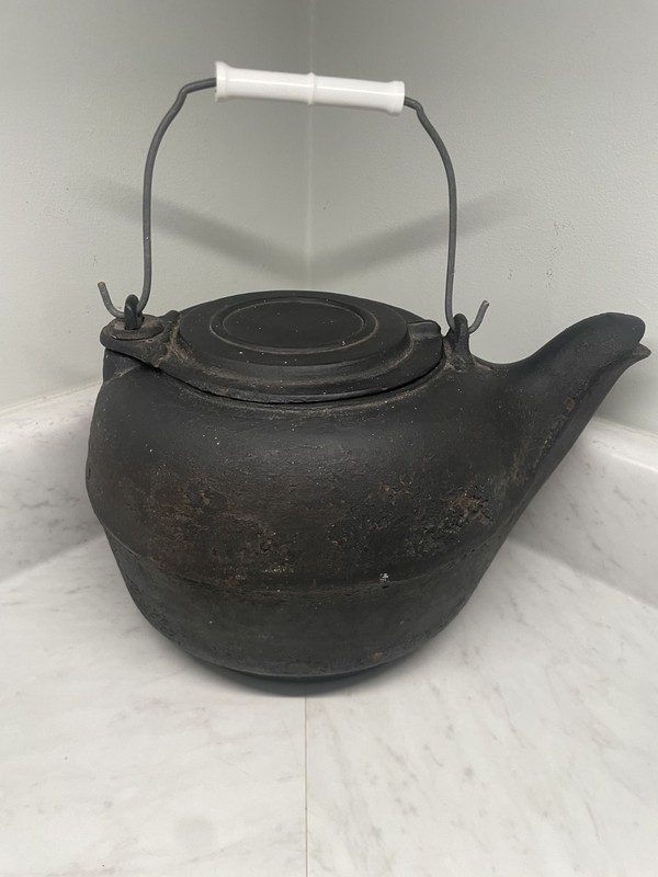 ANTIQUE Gate Marked Cast Iron No 8 Tea Kettle Humidifier Swivel Lid Late 1800s