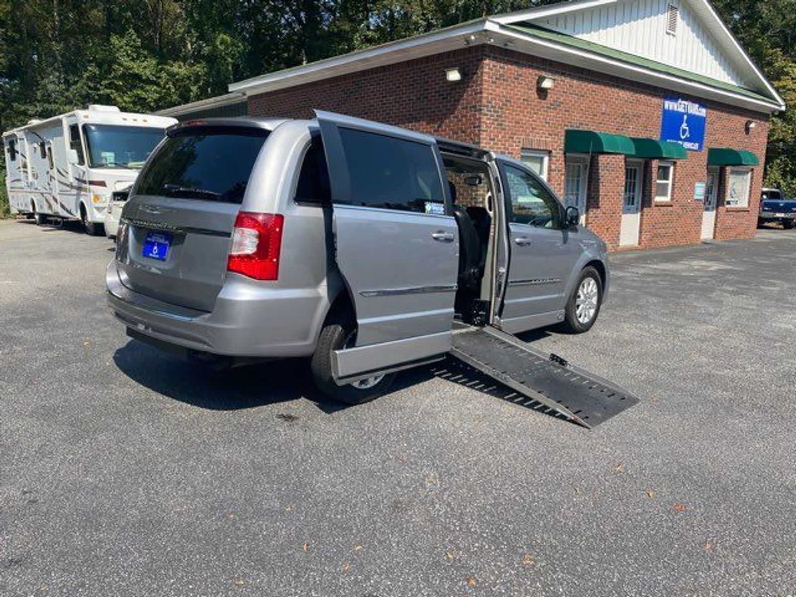 2015 Chrysler Town & Country handicap wheelchair MANY VANS CHOOSE FROM CALL US eBay