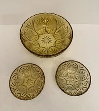 Vintage SET~1960s Anchor Hocking ‘Medallion' serving bowls, 3 pcs.