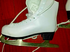 American Athletic Ice Skates Women s White Figure Skates Size 4