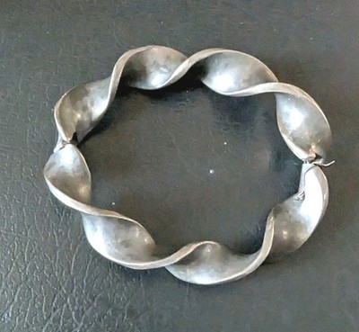 Mid-century Vintage Sterling Silver Wavy Bangle Bracelet Hidden Clasp & Hinge