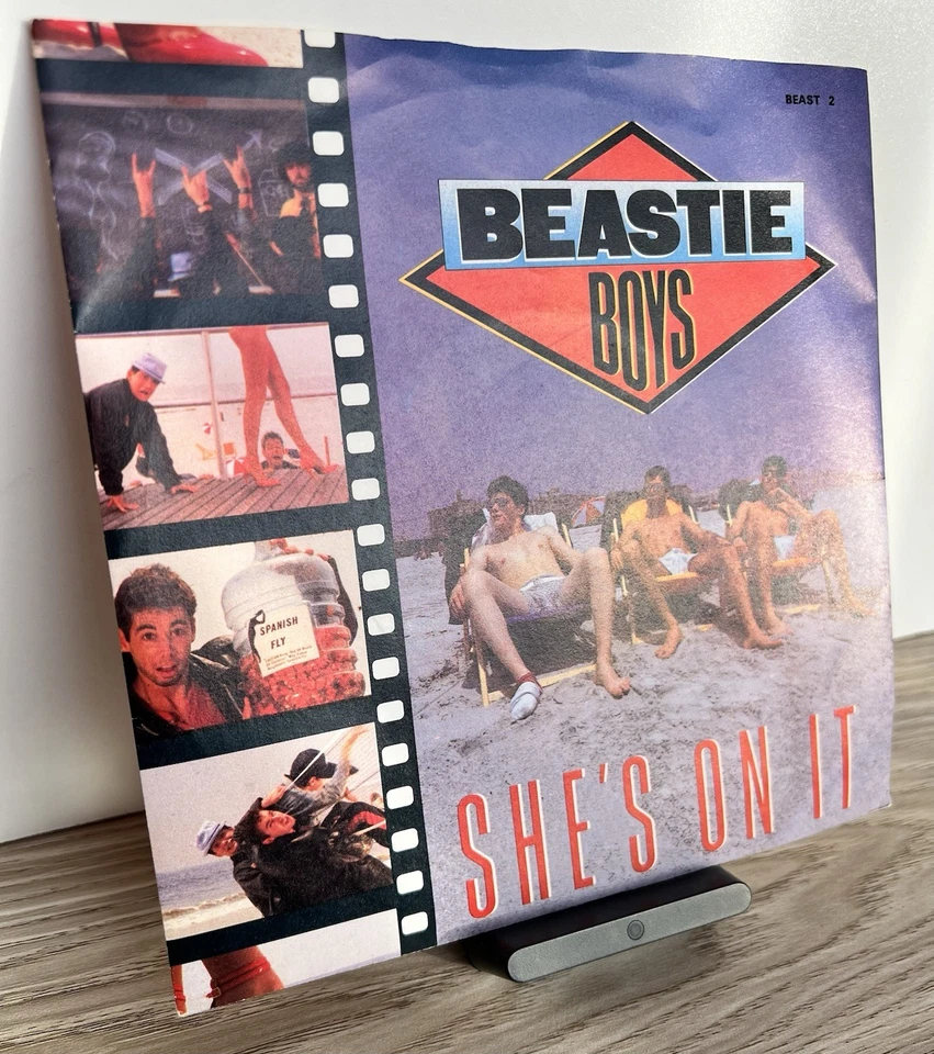 BEASTIE BOYS 7” RECORD ‘SHE’S ON IT’ (DEF JAM) - Image 3 of 4