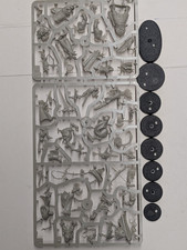 Set of 8 Hero models from Warhammer Quest Dar...