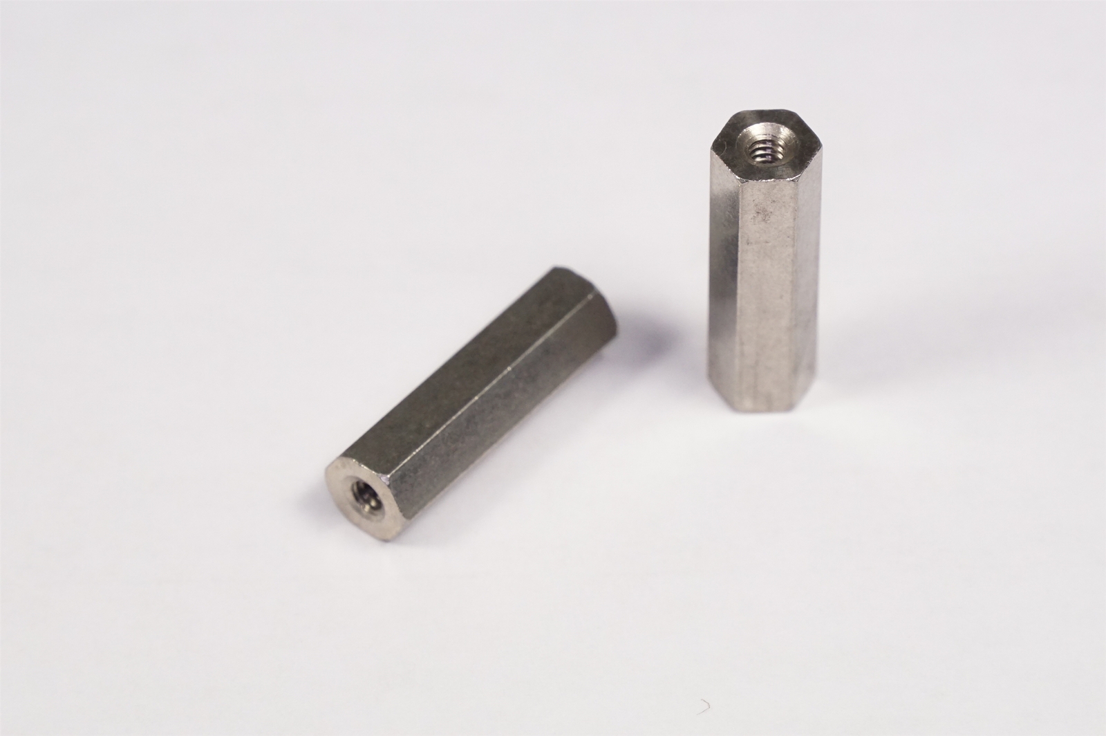 Lot of 2 SS6951-0440-0.875-01 Lyn-Tron Hex Standoff Female 4-40 7/8" SS 1/4" Hex