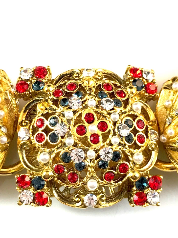 PINGENTE DE STRASS VERMELHO COLAR TORSADE PÉROLA FALSA JOSE & MARIA BARRERA 24K GP - Imagem 3 de 4