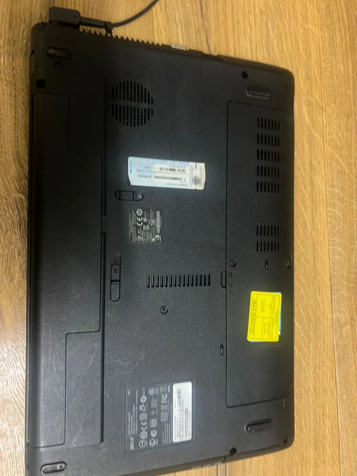 Acer Aspire 5733 Laptop 15,6" Intel Core i3 8GB RAM 224GB SSD Intel Core i3-M370 - Bild 2 von 4