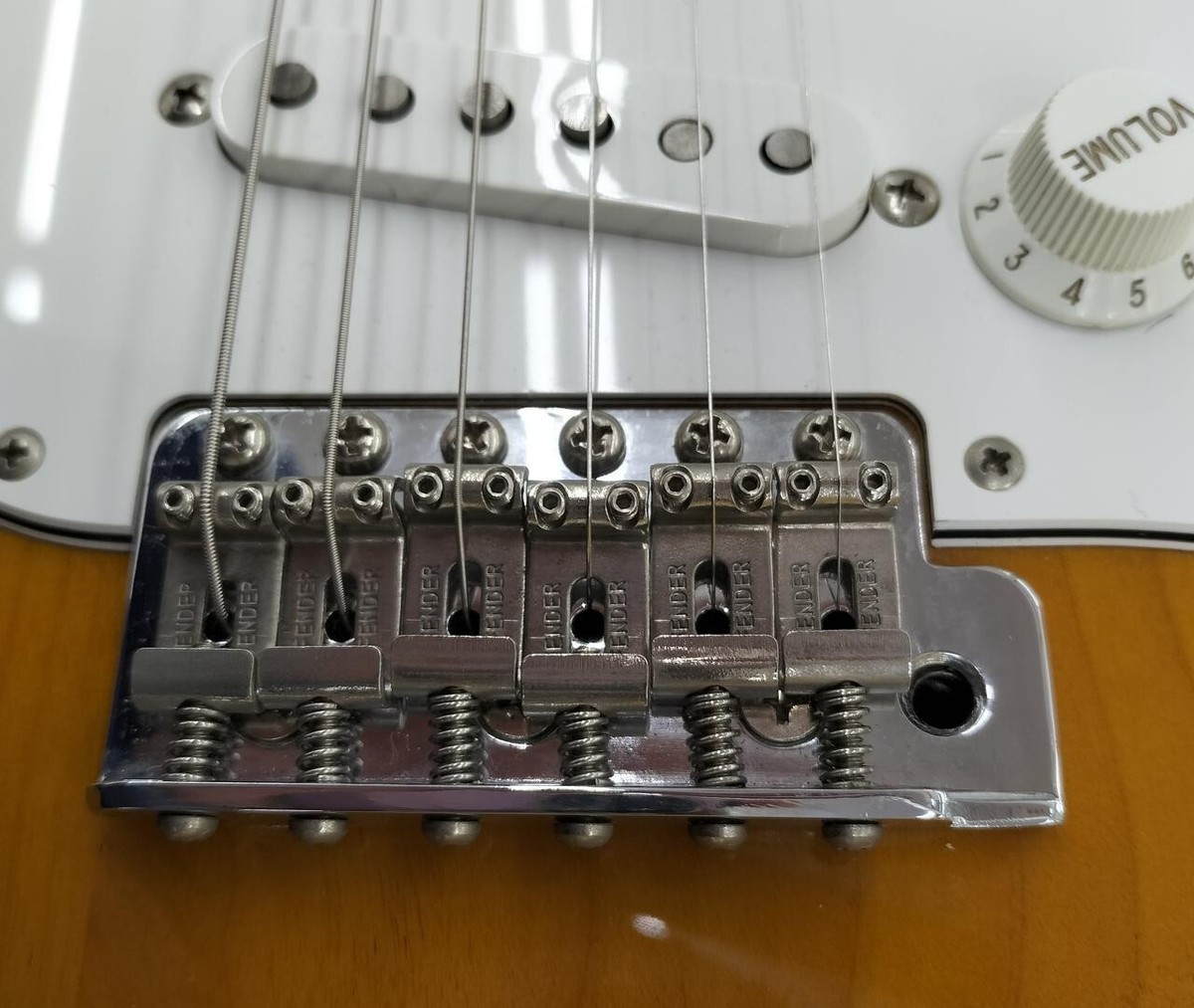 Fender ST68-TX 3TS/M ストラトキャスター　ギター Fender Japan ST68-TX 3TS Stratocaster 3 Tone Sunburst Made
