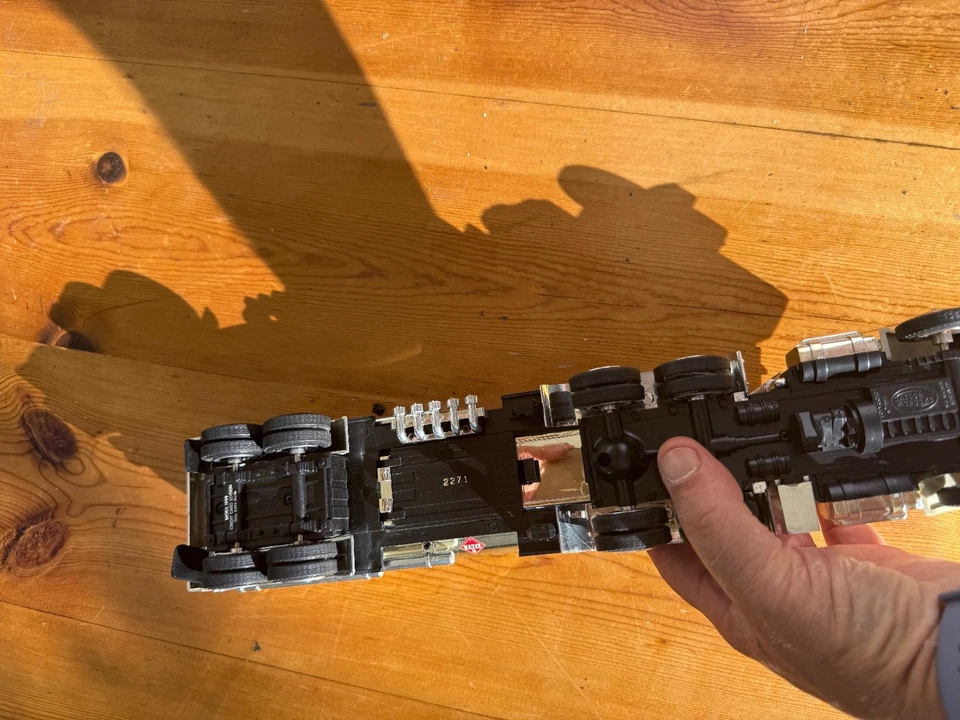 1994 Mobil Toy Chrome Tanker Truck ~ Promotional Limited Edition m14 - Image 2 of 4