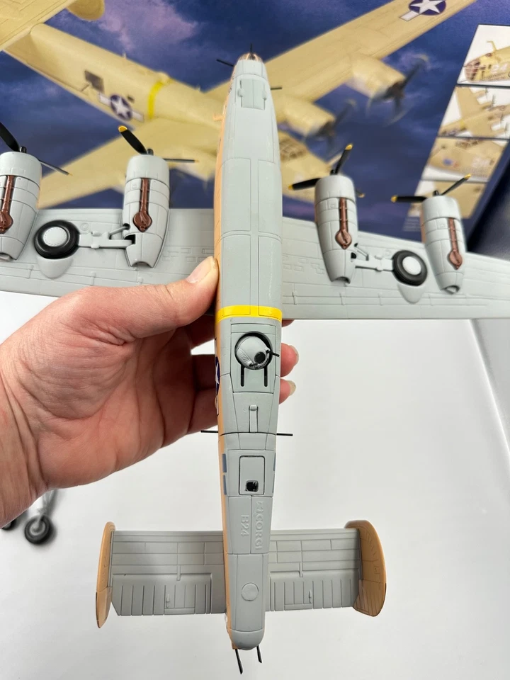 Corgi AA34003 1:72 Consolidated B-24D Liberator ‘Strawberry Bitch’ 376 BG, Libya - Image 4 of 4