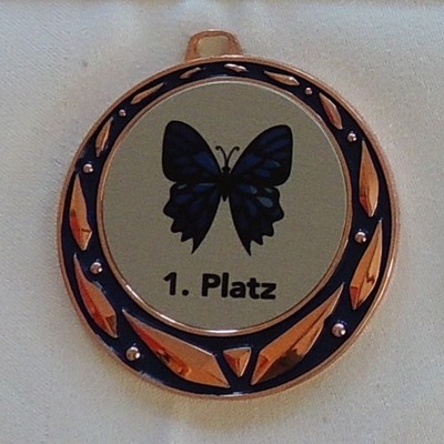1 Medaille Ø 70mm  Farbe bronze mit Emblem Schmetterling + Band + Gravur #ME