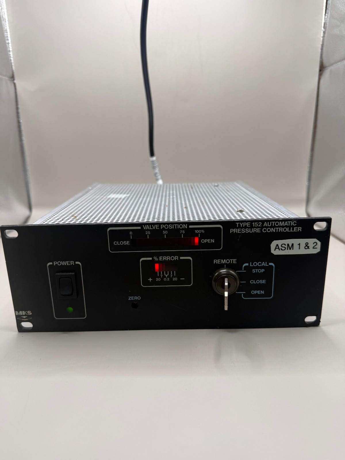 MKS Pressure Controller Type 152 Automatic. Comes With Keys And Power Cable