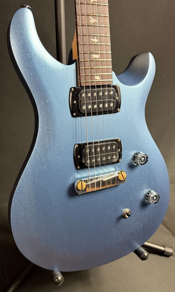 Guitarra Eléctrica PRS SE CE 24 Estándar Satinado Stoptail Azul Hielo Metálico con Bolsa Foto 2 de 4