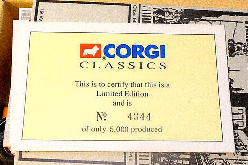 Corgi Classics 97336 Daimler CW Utility Bus Glasgow New Diecast Model MIB + cert - Picture 8 of 8