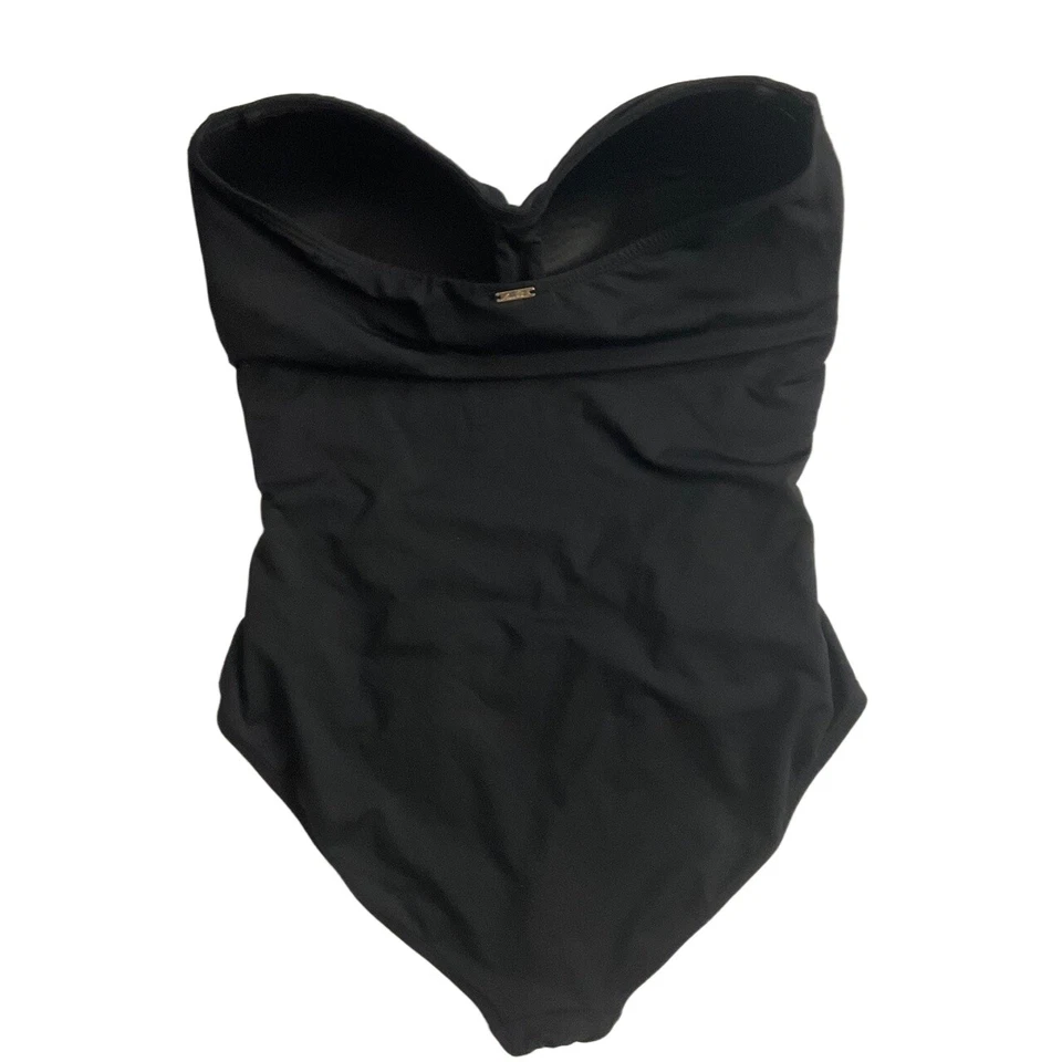 Traje de baño grande Anne Cole negro sin tirantes con detalles fruncidos tostado cruzado de una pieza Foto 4 de 4