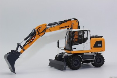 AT 3200140 Liebherr A 916 Bagger Mobilbagger 1:32 mit Nokian Reifen NEU + OVP