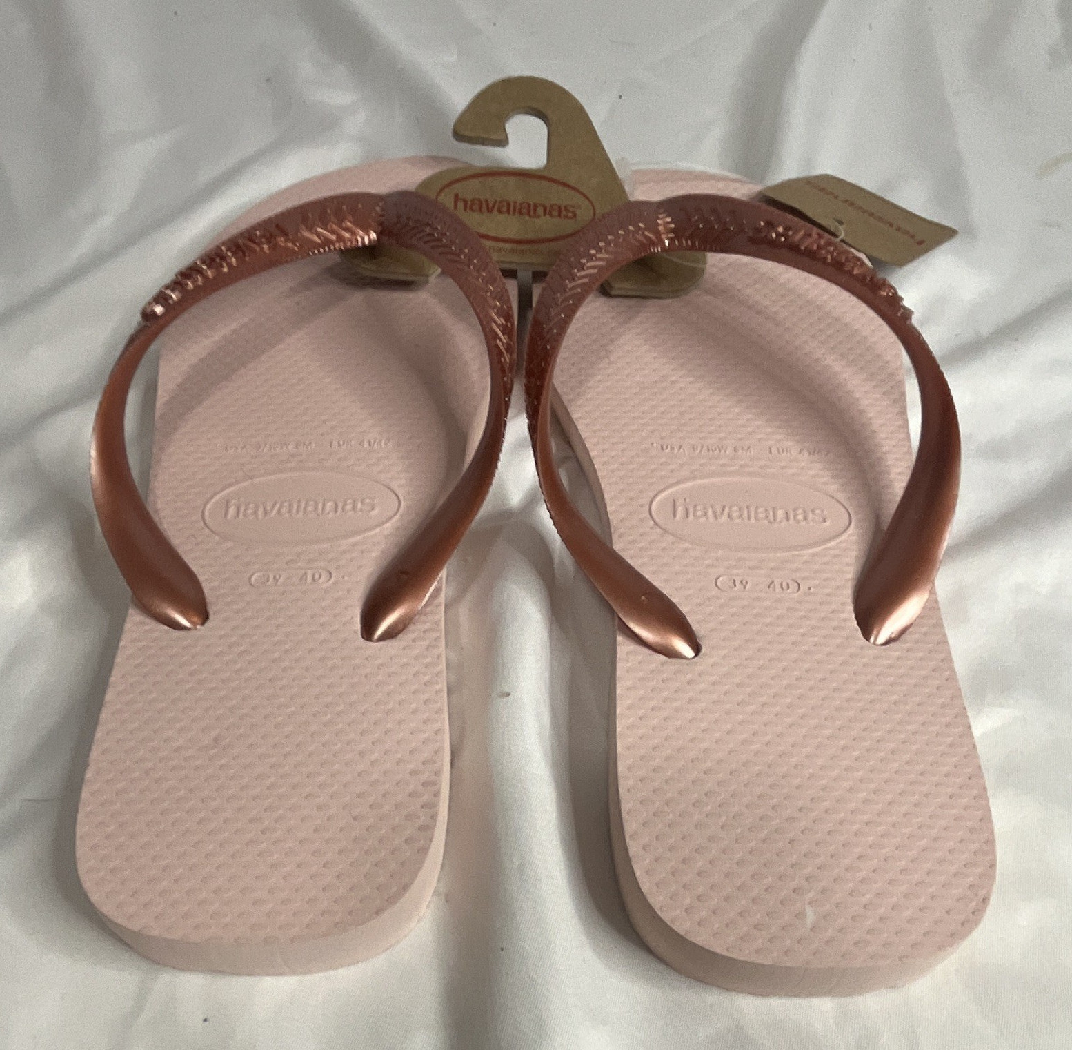 Havaianas Women’s Pink/Rose Gold Flip Flop Sandals US 9/10 rubber  Slip-On Logo