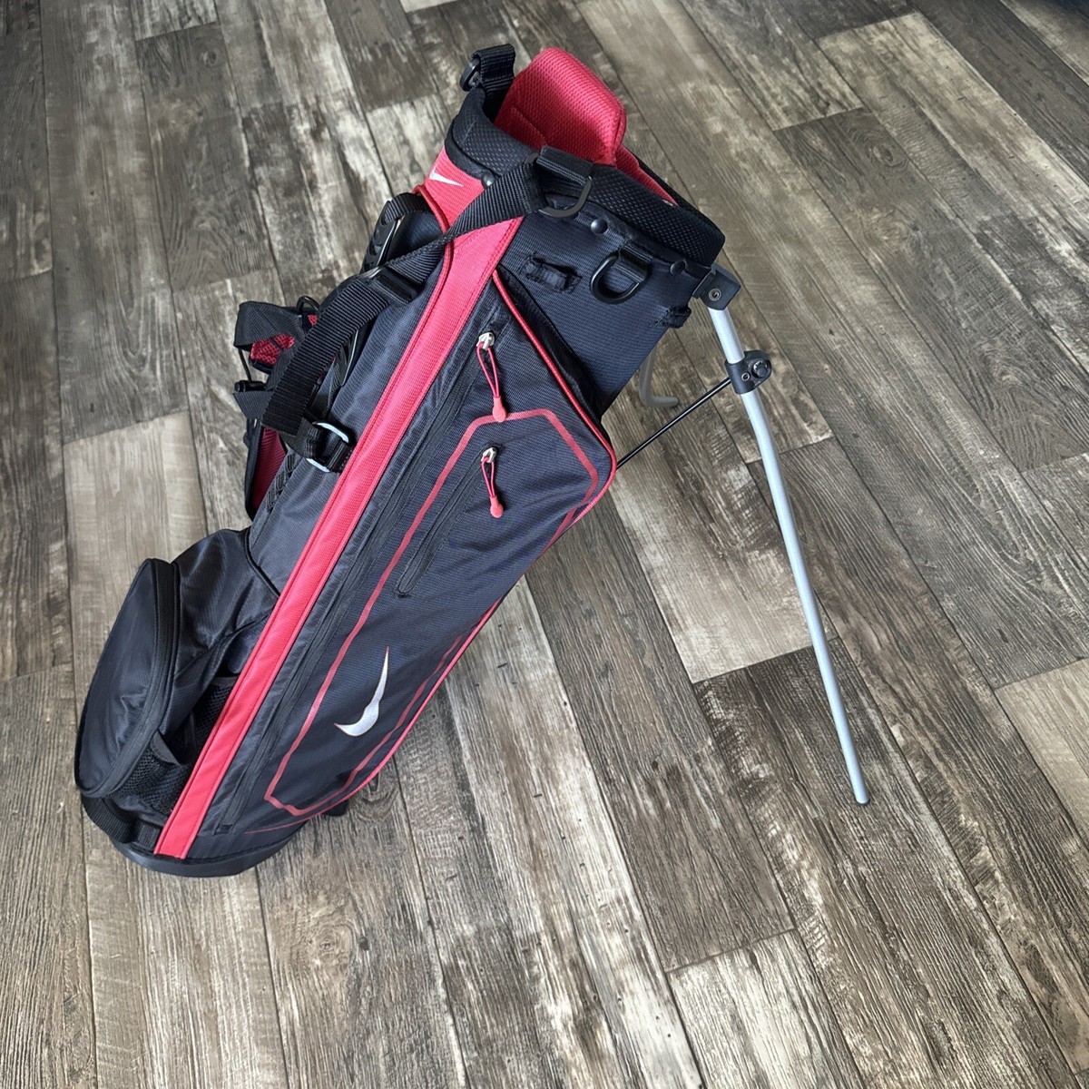 Nike Golf Junior Youth Stand Carry Golf Bag 4-Way Divider Red and