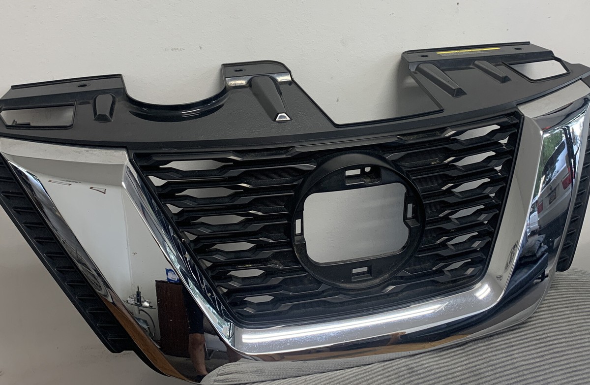 NISSAN X-TRAIL ROUGE NT32 Late Model Front Grille 62310-6FR5A USED