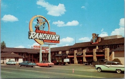 ELKO, Nevada Postcard RANCHINN MOTEL Highway 40 Roadside / 1950s Cars - Unused