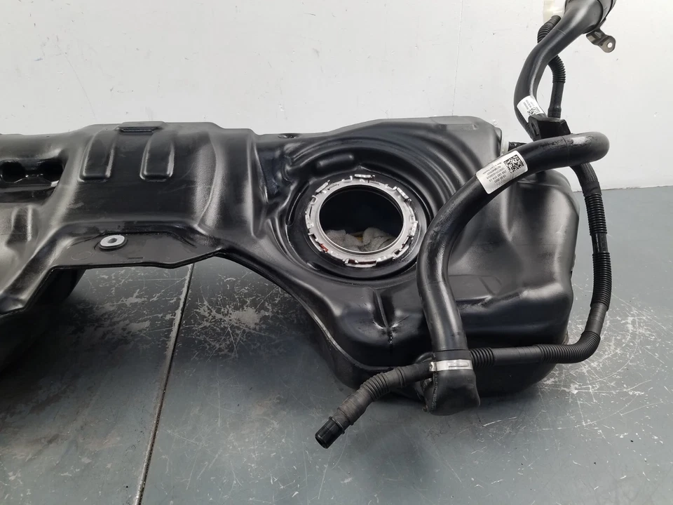 Tanque de combustível/pescoço de enchimento BMW M4 G82 2024 #9574 J6 - Imagem 4 de 4