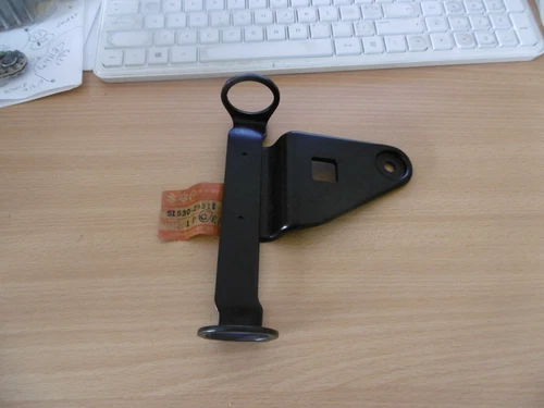 BRACKET, HEADLAMP HOUSING RH