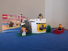 Vintage (1993) LEGO Pirates - Imperial Guards set 6266 Cannon Cove -  RARE