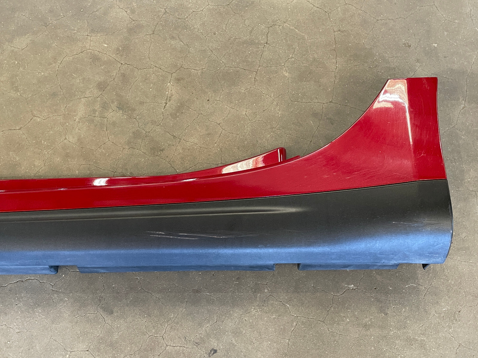 14-17 Maserati Ghibli S Left Side Skirt Rocker Panel Molding Trim Red 1504 OEM
