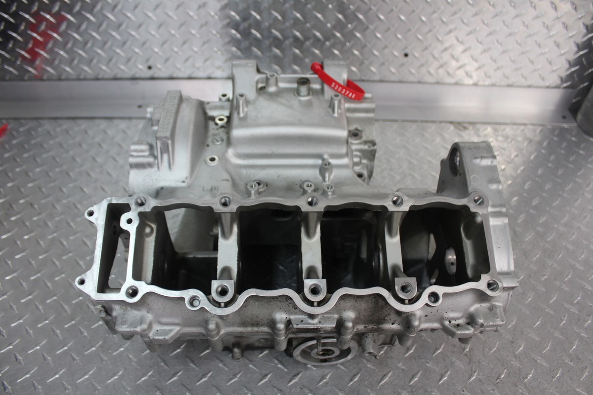 2001 KAWASAKI NINJA ZX9R ZX900F ENGINE MOTOR CRANKCASE CRANK CASES