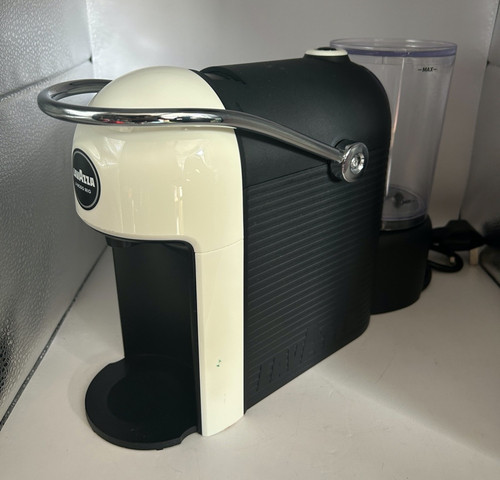 Lavazza A Modo Mio (Modell: LM Jolie) Pod Kaffeemaschine weiß *OHNE ABTROPFSCHALE*