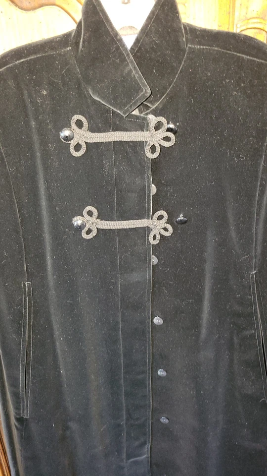 vintage Saks Fifth Avenue Black Velvet cape with buttons size medium - Image 3 of 4