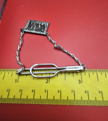 Sterling and Marcasite Marked F Vintage Art Deco Tie Clip Clasp Hanging Chain - Afbeelding 9 van 10